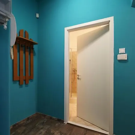 West End Apartment *